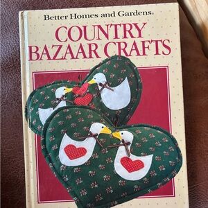 Better Homes And Gardens Green, Red and Cream Country Craft Book